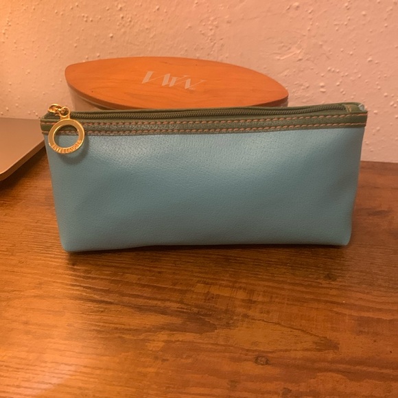 Estee Lauder Handbags - ESTEE LAUDER MAKEUP BAG CASE